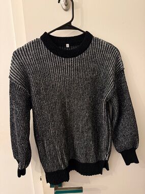 Women’s Black & Gray Ribbed Crewneck Sweater